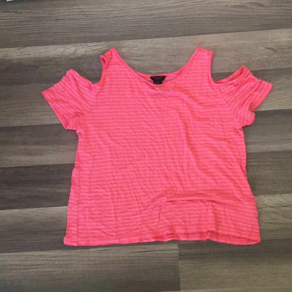 Striped shirt with cutouts in the sleeve area